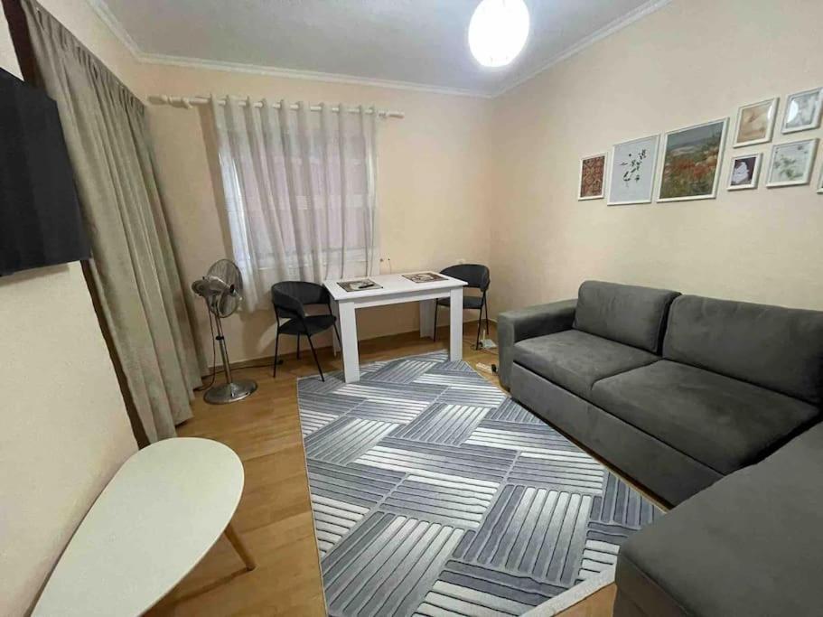 Apartment In The City Center Тирана Екстер'єр фото